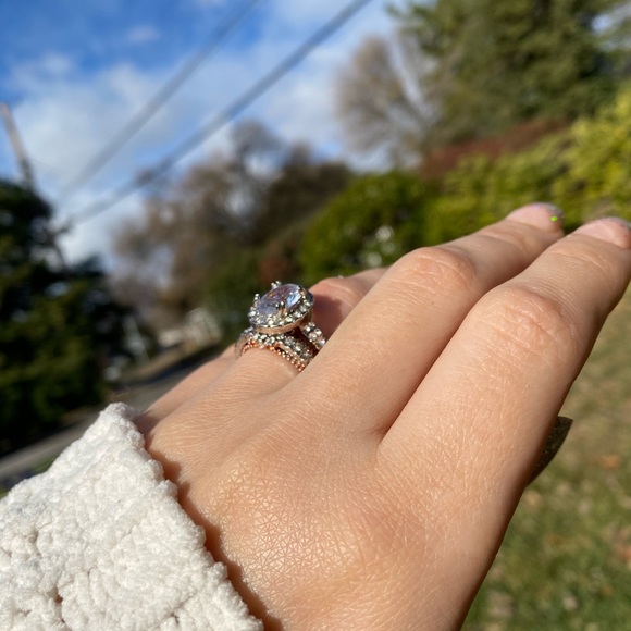 New Beautiful engagement set - Picture 6 of 6